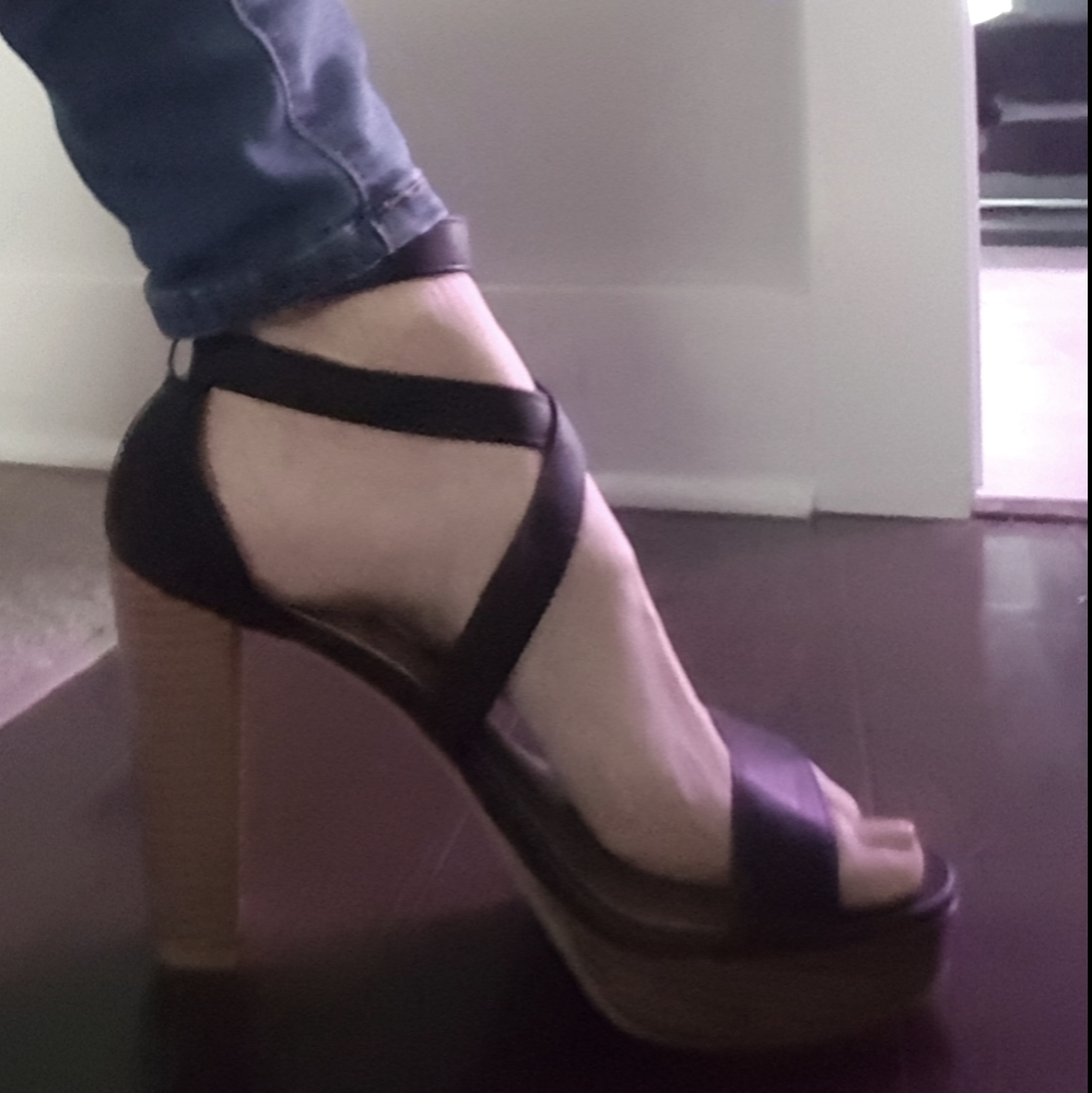 Brash double buckle heels. - Picture 4 of 15